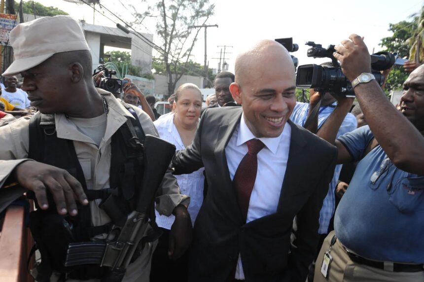 Michel Martelly Leaves the Palace of Justice Without Making Any Statements | De Último Minuto English