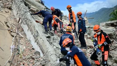 Miami honors its firefighters for the rescue of a Venezuelan man after 8 days under rubble | De Último Minuto English