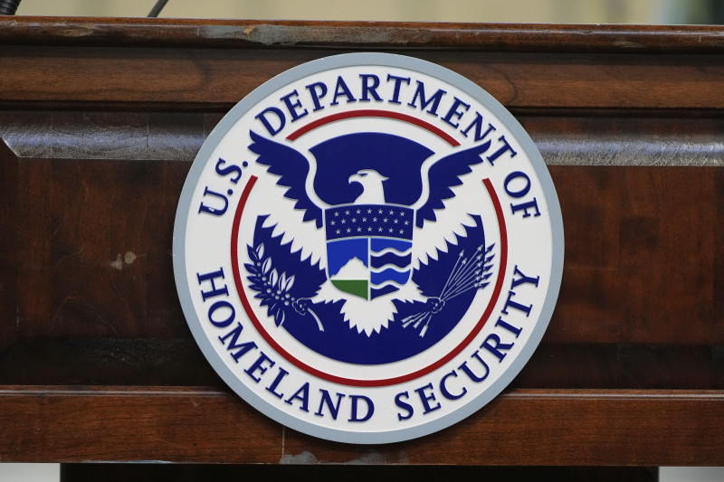 U.S. tightens rules for student visas and sets a stay limit of up to four years | De Último Minuto English