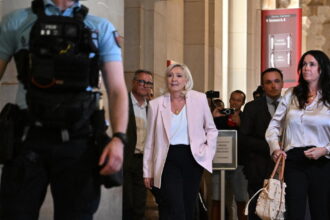 French court enables Marine Le Pen to compete in the 2027 presidential elections | De Último Minuto English