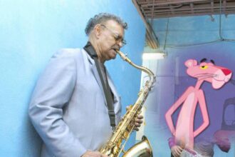 Plas Johnson, legendary saxophonist of The Pink Panther theme, dies at 94 | De Último Minuto English