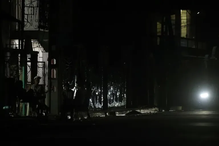 Cuba restores its National Electric System after its second nationwide blackout this week | De Último Minuto English
