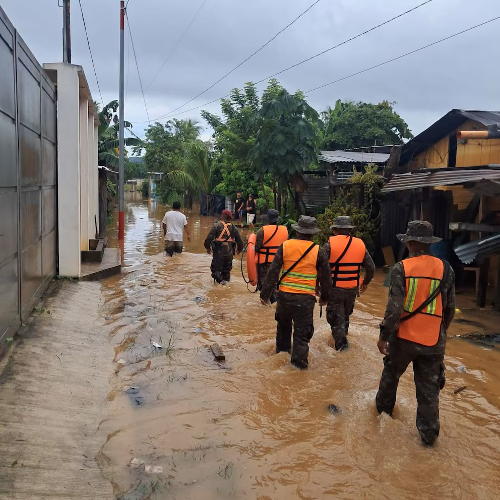 Rains in Guatemala force hospital evacuation