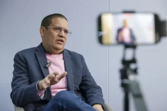 The son of a Cali cartel kingpin rejects the stigma of his surname, 30 years after his father's arrest | De Último Minuto English