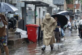 China reports at least 38 dead from natural disasters while awaiting Typhoon Bavi | De Último Minuto English