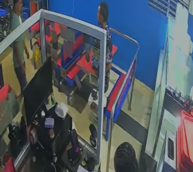 Security video captures murder of delivery worker in Santiago; three brothers are identified as alleged suspects | De Último Minuto English