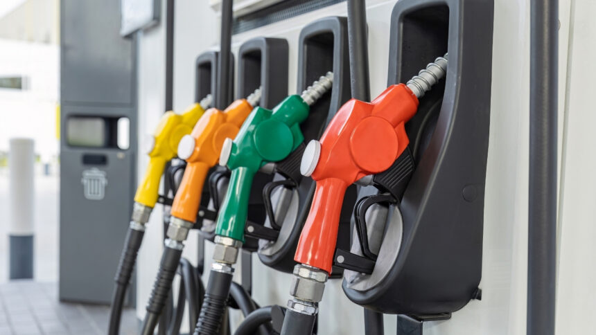 Government lowers LPG by RD$2.00 and regular fuels by RD$3.00 | De Último Minuto English