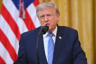 Trump orders halt to airstrikes against Iran to negotiate a deal | De Último Minuto English