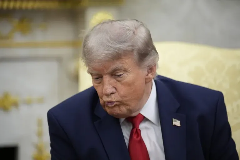 Donald Trump claimed that there are “a thousand missiles ready” to “completely” destroy Iran if the regime assassinates him | De Último Minuto English