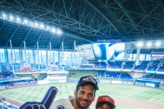 Arajet surprises Dominican father with a trip with his family to Marlins Park in Miami | De Último Minuto English