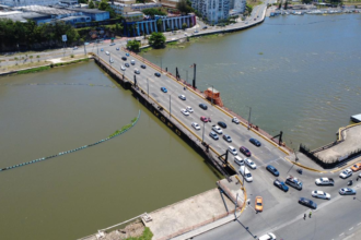 Floating Bridge will close this Saturday for two hours to allow passage of vessels | De Último Minuto English
