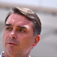 Brazil's Supreme Court bans candidate Flávio Bolsonaro from visiting his father for 90 days | De Último Minuto English
