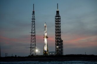 Bezos is hot on Elon Musk's heels: Blue Origin seeks to raise USD 10 billion to compete with SpaceX | De Último Minuto English