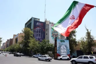United States halts airstrikes on Iran while Trump awaits a diplomatic solution | De Último Minuto English