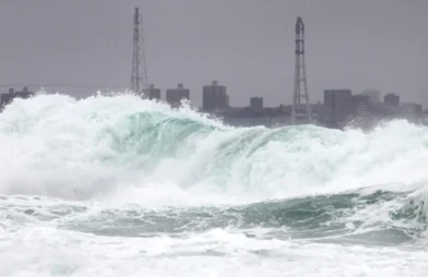 Typhoon Bavi moves towards the southern islands of Japan with winds of more than 200 km/h | De Último Minuto English