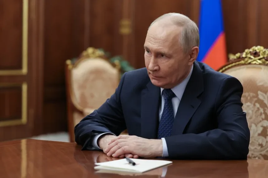 Putin's popularity falls again amid fuel crisis, according to polls | De Último Minuto English