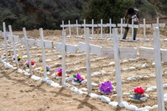 More than 150 unidentified bodies are buried after the devastating earthquakes in Venezuela | De Último Minuto English