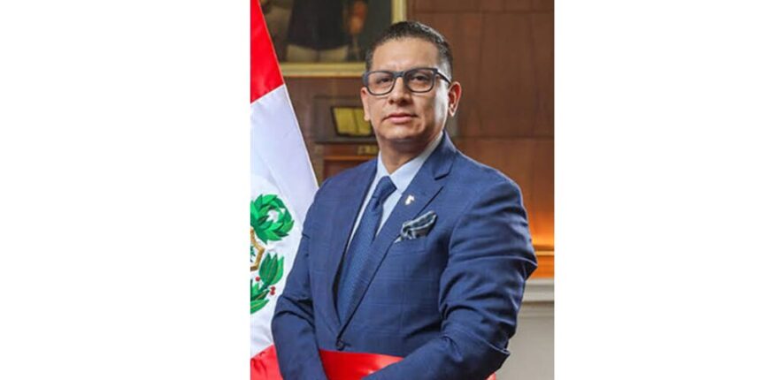 Peruvian Minister of Labor resigns following allegations of document forgery | De Último Minuto English