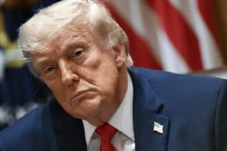 Trump pays 5.6 million to writer Carroll but owes her another 83 million for defaming her | De Último Minuto English