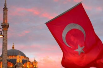 Turkey investigates death of a sailor on a ship attacked by drones in the Black Sea | De Último Minuto English