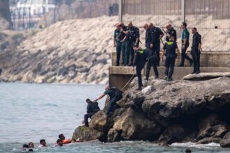 Spain reinforces security in Ceuta after massive influx of migrants from Morocco | De Último Minuto English