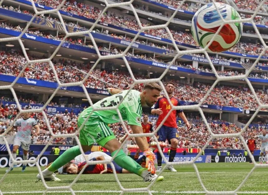 Unai Simón breaks world record for unbeaten streak despite conceding a goal against Belgium | De Último Minuto English