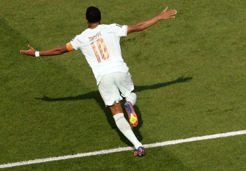 Mbappé equals Messi with eight goals and leads France to the 2026 World Cup semifinals | De Último Minuto English