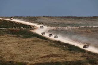 Israel attacks a medical vehicle in southern Lebanon and injures two paramedics | De Último Minuto English
