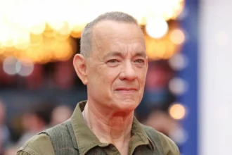 Tom Hanks returns to baseball with the movie “The Comebacker” | De Último Minuto English