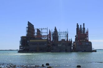 Imposes coercion of nearly RD$300 million on companies for barge contracts in Azua | De Último Minuto English