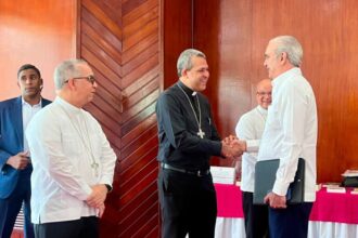 Abinader holds meeting with bishops during the Dominican Episcopate assembly | De Último Minuto English