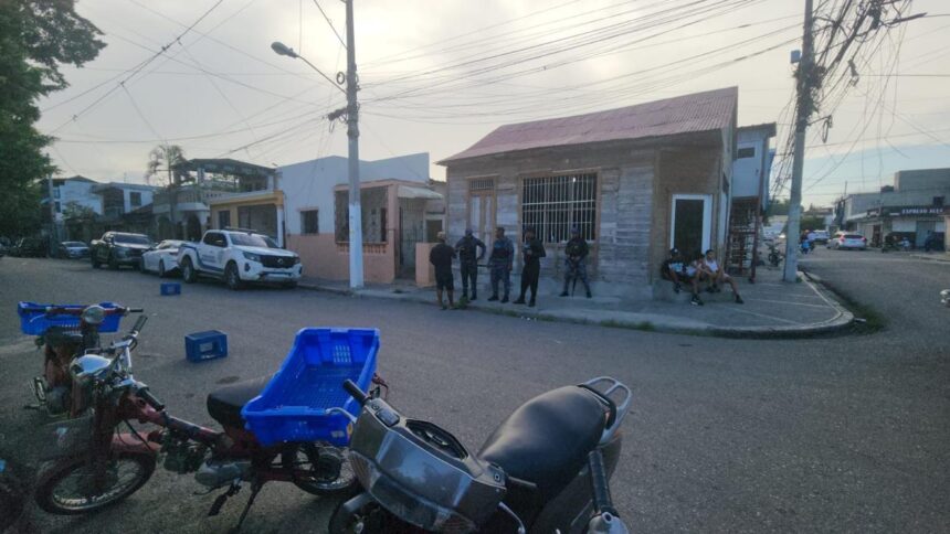 Motorcycle gunmen gun down a young man in front of a park in Santiago; possible settling of scores under investigation | De Último Minuto English