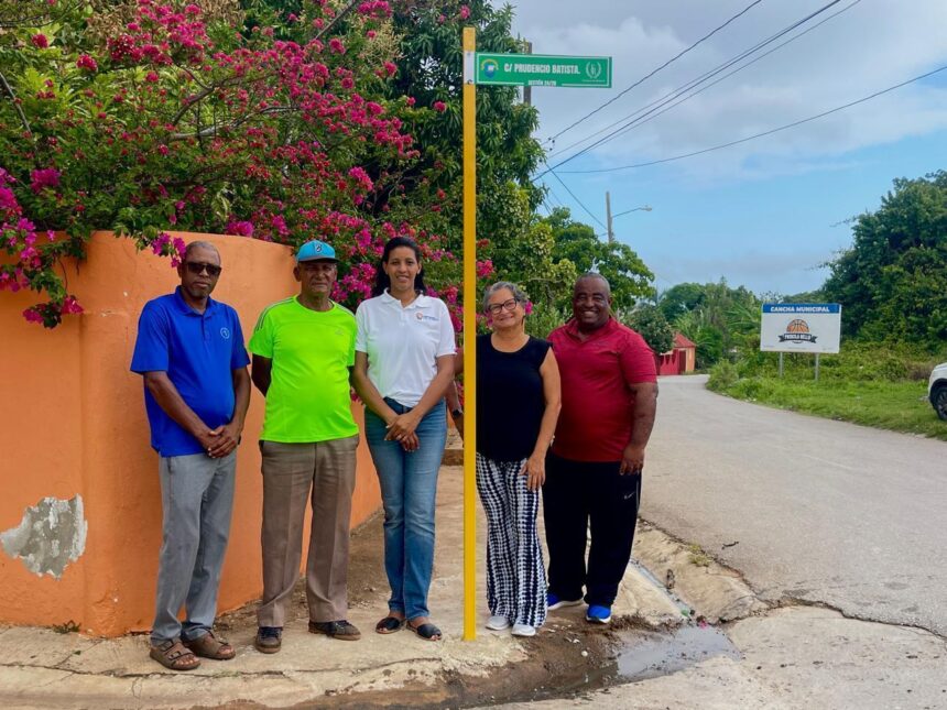 Las Galeras Mayor's Office installs road signage to improve street identification | De Último Minuto English