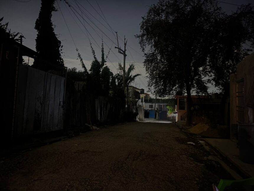 Residents of Los Arqueanos, in Villa Mella, report prolonged power outages and water shortages | De Último Minuto English