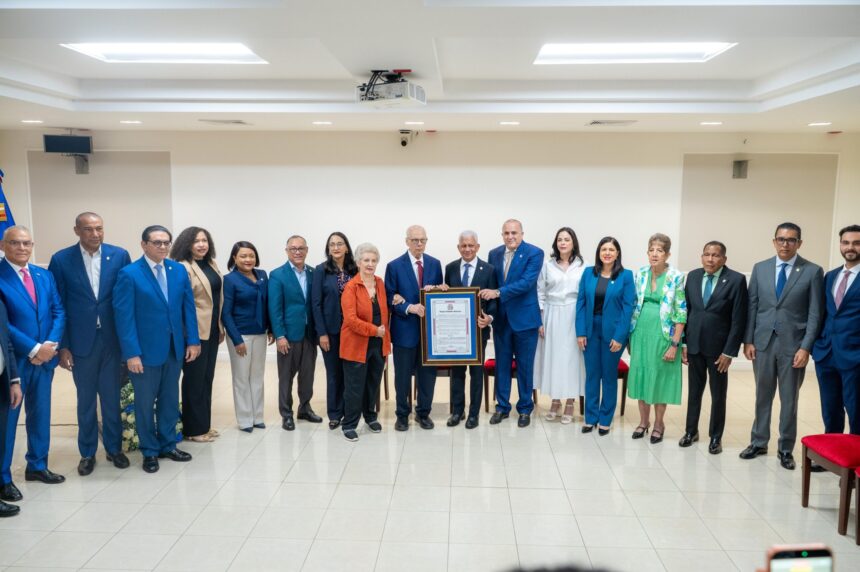 Senate recognizes Jaime Francisco Sued for his contributions to the pharmaceutical industry | De Último Minuto English