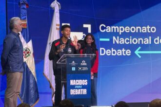 Students put their argumentation skills to the test before the Minister of Education at the National Debate Championship | De Último Minuto English