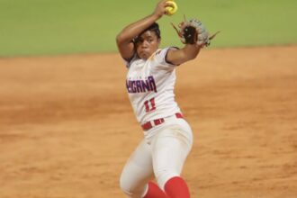 DR debuts with authority and knocks out Venezuela in women's softball | De Último Minuto English