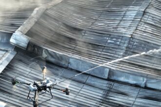 911 drones support efforts to extinguish fire at a Chinese store in Herrera | De Último Minuto English