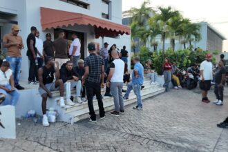 Amid tears and calls for justice, basketball player Yeury Rodríguez, murdered during a robbery, is laid to rest | De Último Minuto English