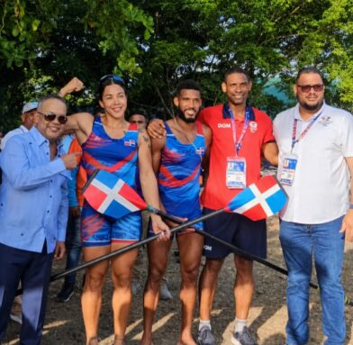 Senator Héctor Acosta celebrates silver medal won by rowing and canoeing athletes from Bonao | De Último Minuto English