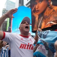 Argentina dyes Times Square white and sky blue and dreams of winning its fourth World Cup | De Último Minuto English