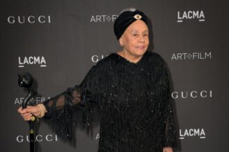 Artist Betye Saar, a benchmark of African American art in the United States, passes away at 99 | De Último Minuto English
