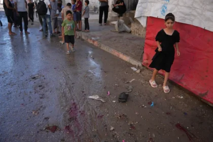 An Israeli attack on a funeral in Gaza left 7 dead and 22 injured, according to a local hospital. | De Último Minuto English