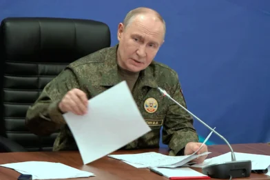 One dead in attack on Crimea while Putin and Zelenskyy hold separate phone calls with Trump | De Último Minuto English