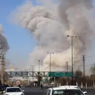 US attacks Iranian military targets to weaken their threat in the Strait of Hormuz | De Último Minuto English
