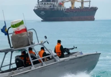 The U.S. reimposes a naval blockade on Iran and launches a new wave of airstrikes | De Último Minuto English