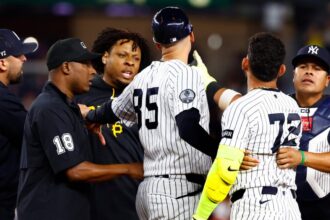 Yankees and Pirates involved in a scuffle over a pitch clock dispute | De Último Minuto English
