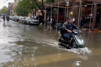 Hundreds without power in Queens, flights delayed in aftermath of NYC storm, floods
