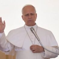 The Pope has lunch with the poor and migrants during his vacation in Castel Gandolfo | De Último Minuto English