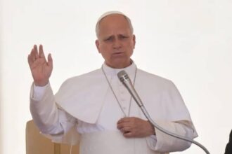 The Pope has lunch with the poor and migrants during his vacation in Castel Gandolfo | De Último Minuto English
